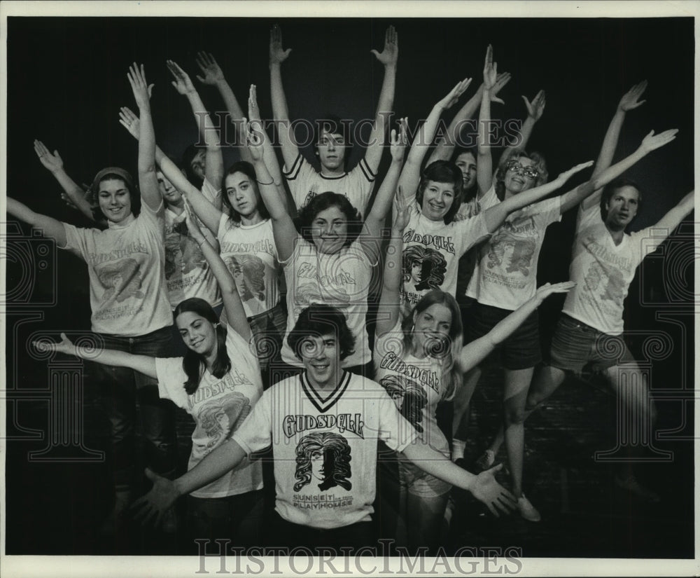 1975 Press Photo Jerry Russo and the Cast of Godspell at Sunset Playhouse. - Historic Images