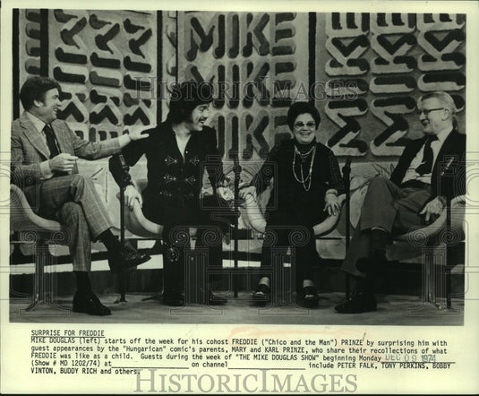 1974 Press Photo Mike Douglas & co-host Freddy Prinze on "The Mike Douglas Show" - Historic Images