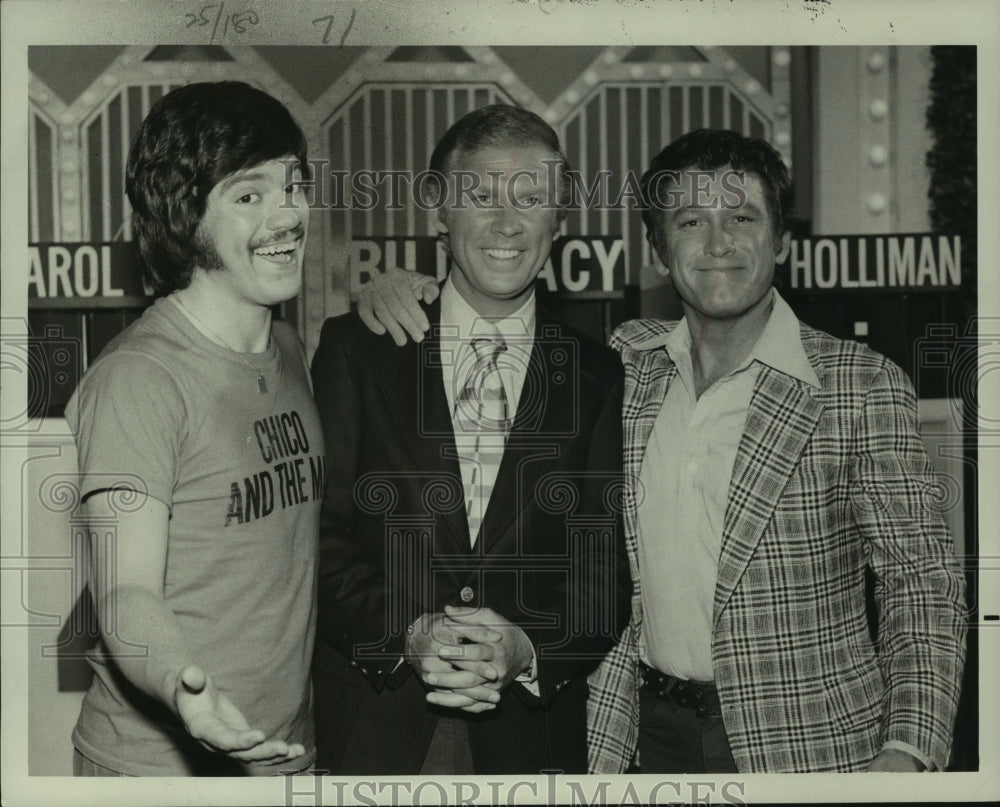 Press Photo Freddie Prinze and Earl Holliman, with host Jim McKrell on NBC. - Historic Images
