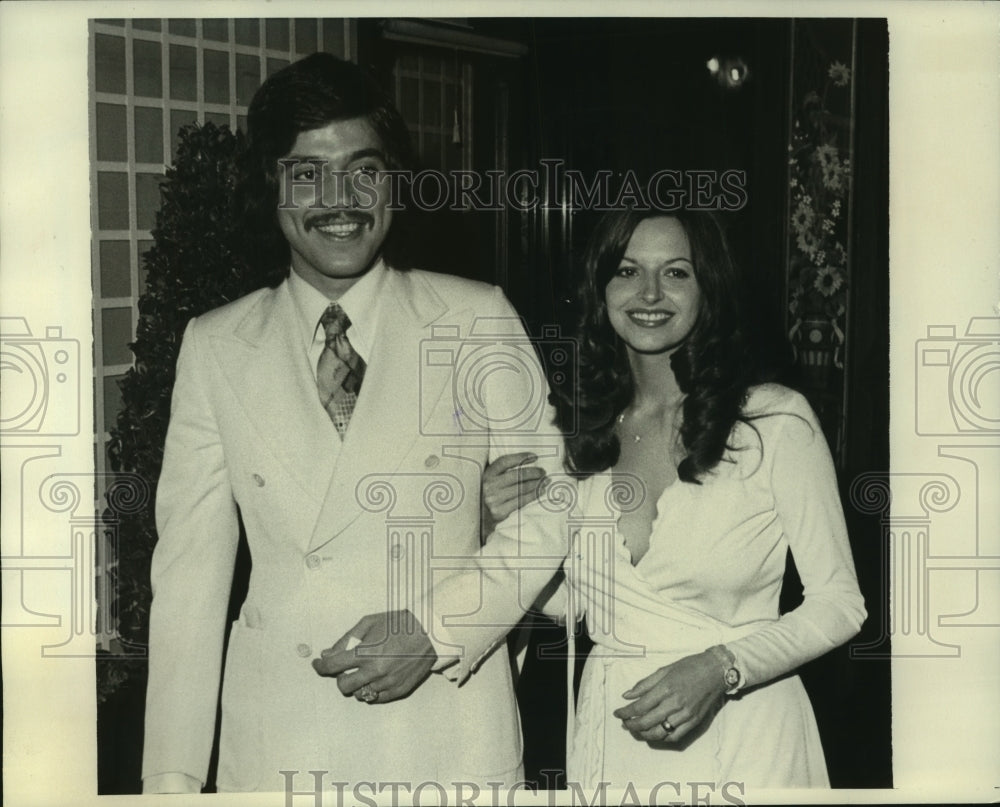 1976 Press Photo Freddie Prinze and his wife attend "Friend Raising Party" - Historic Images