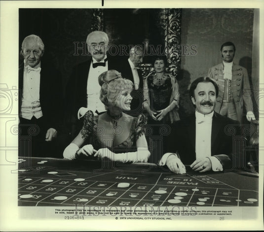 1980 Press Photo Elke Sommer and Peter Sellers in "The Prisoner Of Zenda" - Historic Images