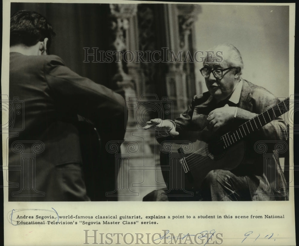 1966 Press Photo World famous classical guitarist Andres Segovia - mjp37051-Historic Images