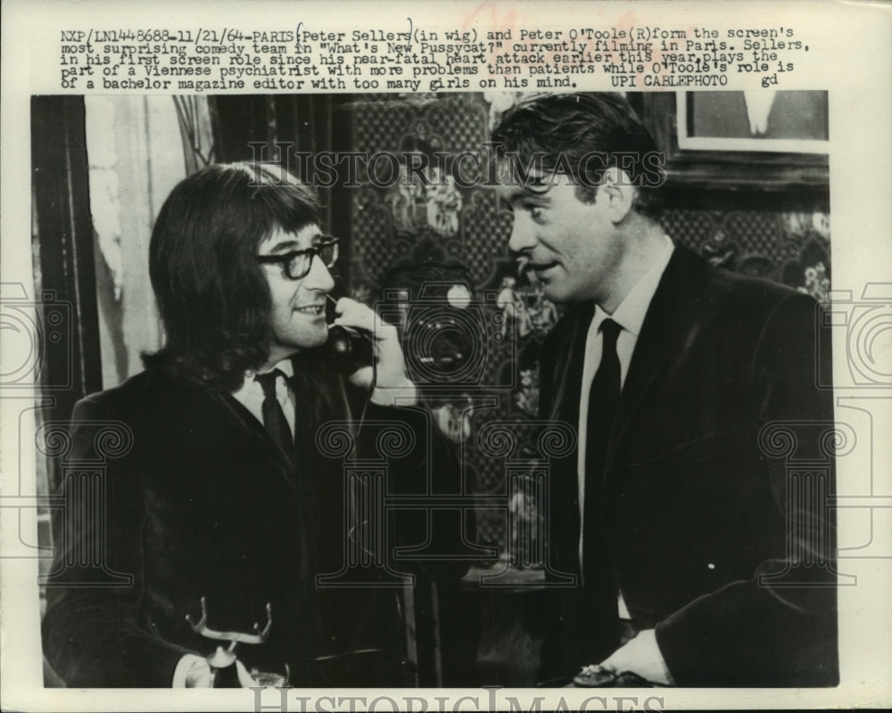 1964, Peter Sellers and Peter O'Toole in "What's New Pussycat?" - Historic Images