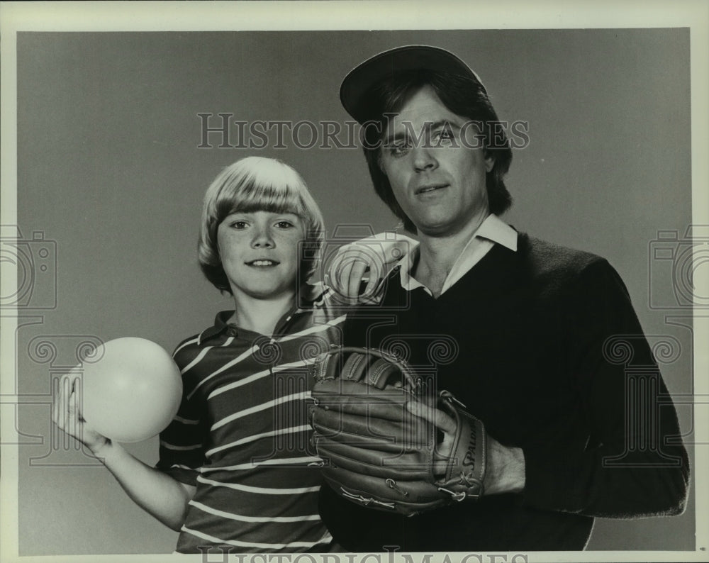 1982 Press Photo Ricky Schroder & Joel Higgins in "Silver Spoons" - Historic Images