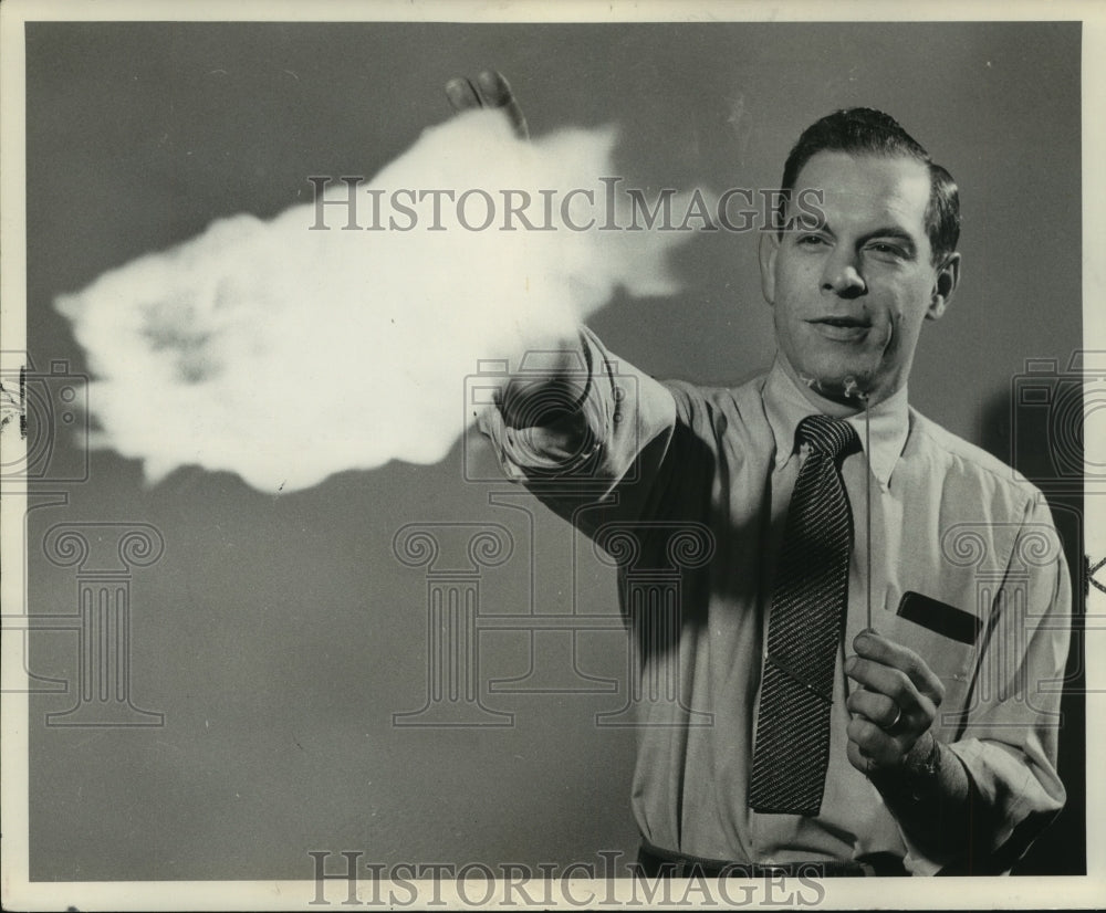 1952 Press Photo Don Herbert as "Mr. Wizard" - mjp37209 - Historic Images