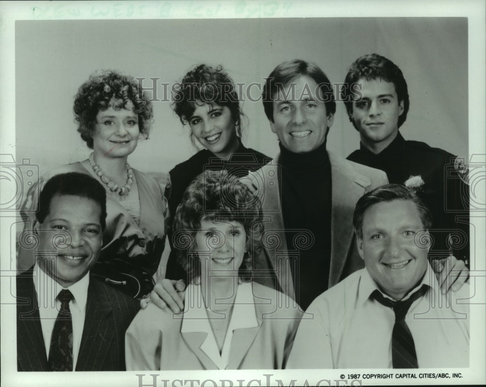 1987, John Ritter & Cast Members of "Hooperman" - mjp37218 - Historic Images
