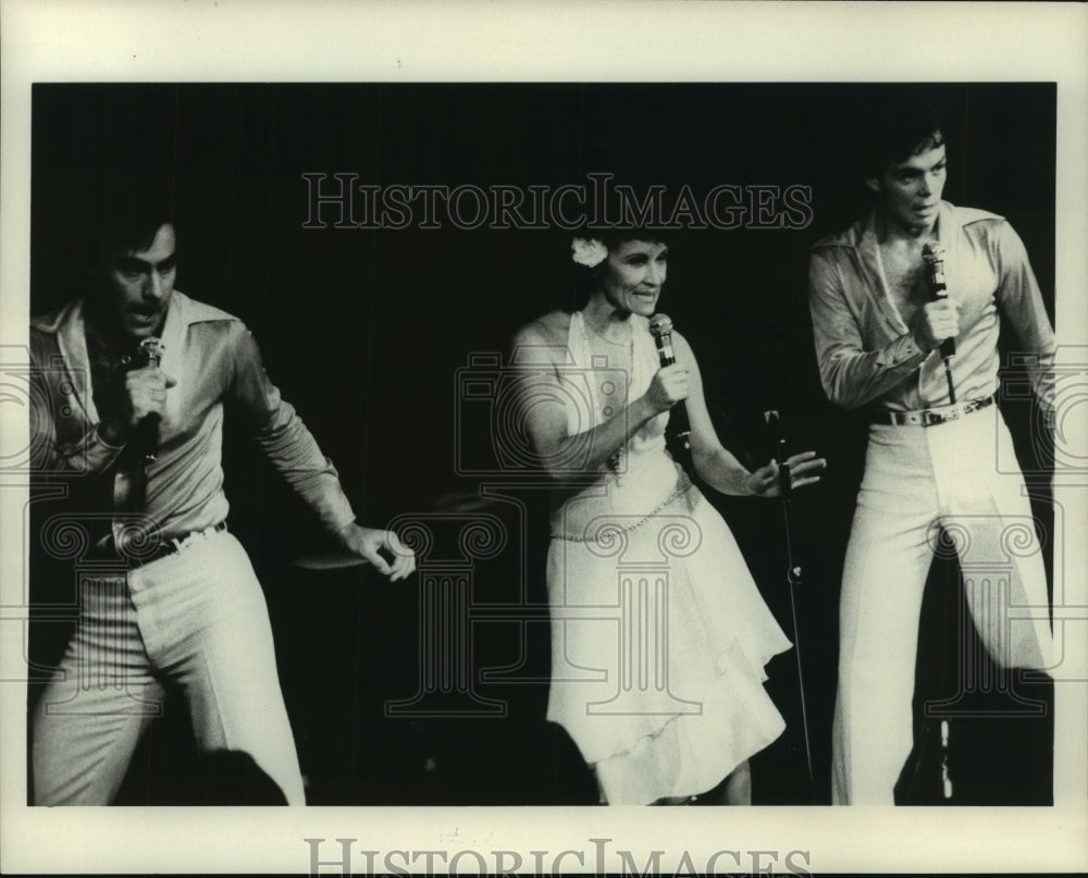 1979 Press Photo Chita Rivera dancing with Michael Serrecchia, Cameron Mason.- Historic Images