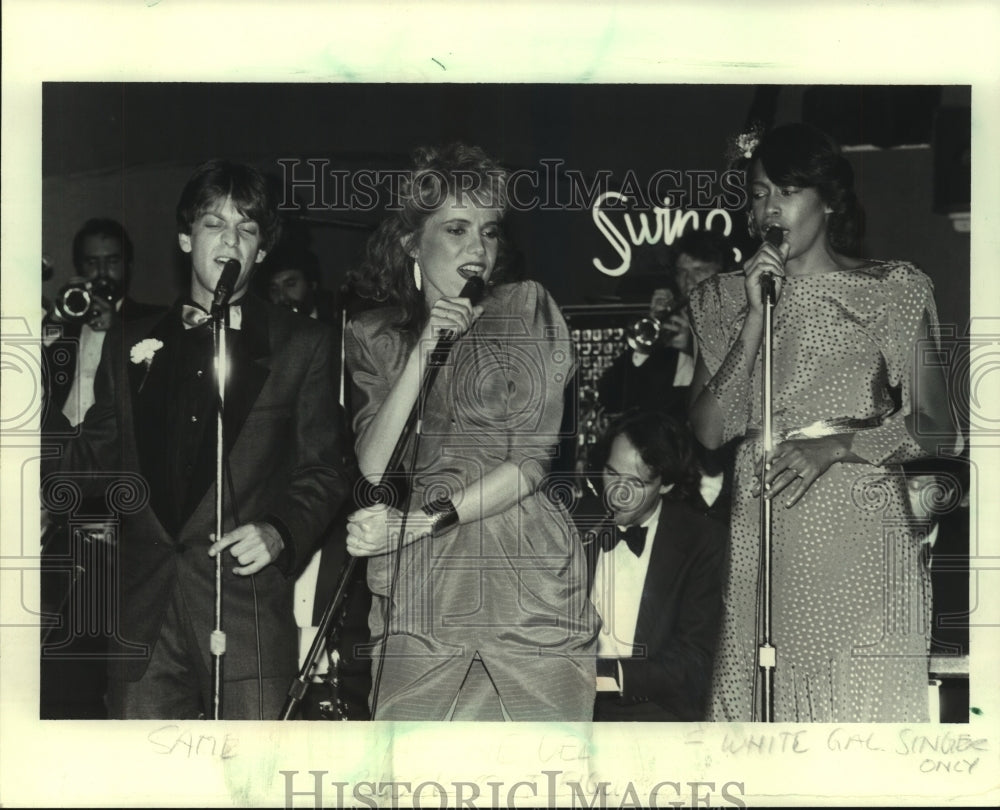 1981 Press Photo Musical trio &quot;Swing&quot; performs in New York City. - Historic Images