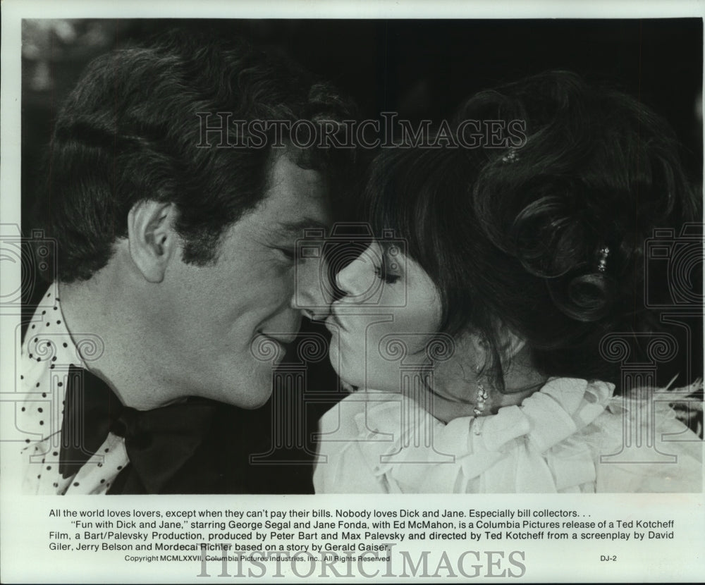 1977, George Segal and Jane Fonda in movie "Fun With Dick and Jane" - Historic Images