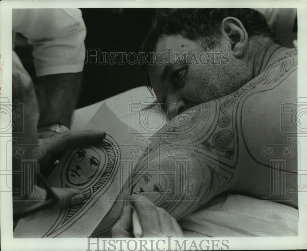 1968 Press Photo Rod Steiger gets 10-hour makeup for "The Illustrated Man" role-Historic Images