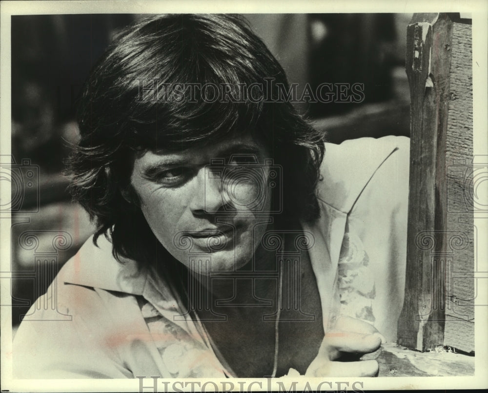 1976 Press Photo Actor Michael Sarrazin In &#39;The Loves And Times Of Scaramouche&#39; - Historic Images