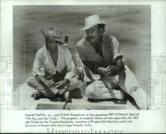 1970 Press Photo Gilbert Roland & Manuel Padilla in "The Boy and the Turtle"- Historic Images
