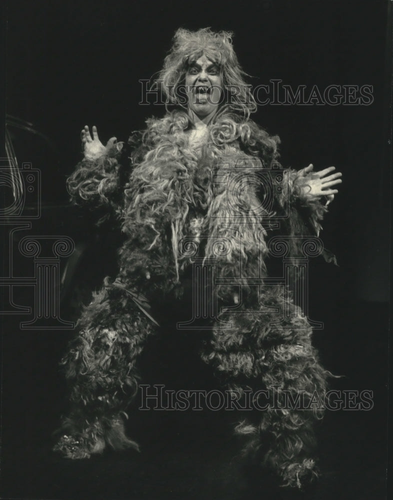 1991 Press Photo Theatre X&#39;s Flora Coker As Fur Ball In &#39;Sincerity Forever&#39; - Historic Images