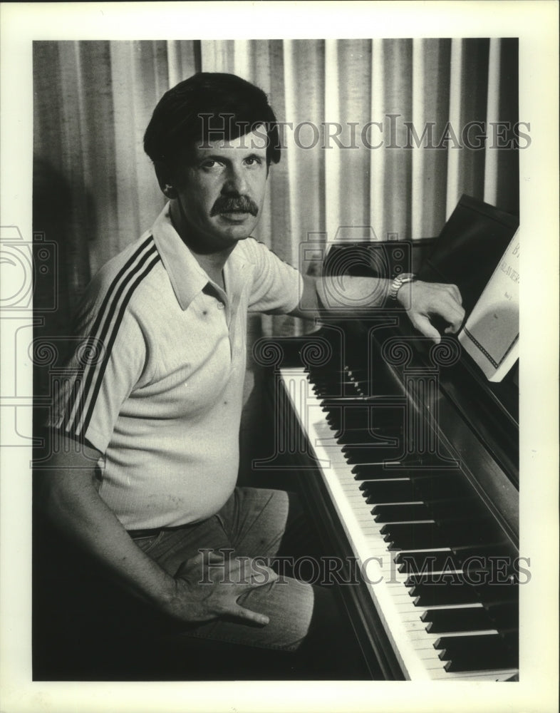1982 Press Photo Charles Sullivan - Former director of the Sullivan Ensemble - Historic Images