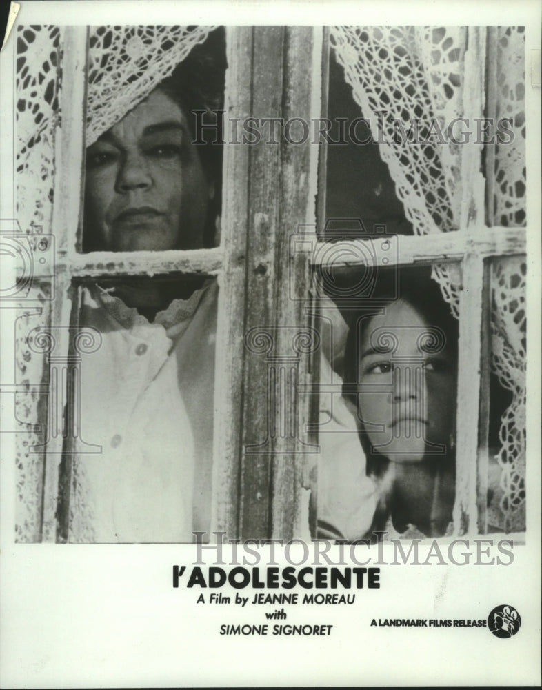 1983, Simone Signoret & Laetitia Charveau in "L'Adolescente" - Historic Images