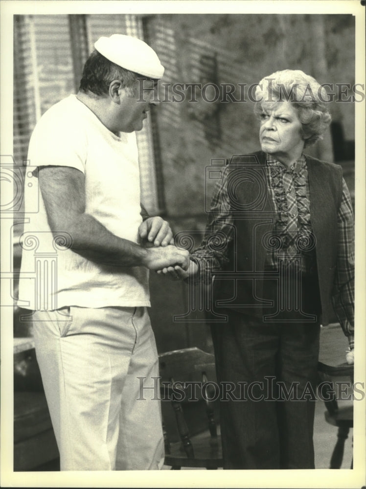 1976 Press Photo Actor Vic Tayback in &quot;Alice&quot; - mjp37681 - Historic Images