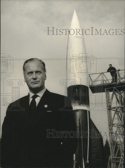 1959 “I Aim At the Stars” star Curt Jurgens-Historic Images