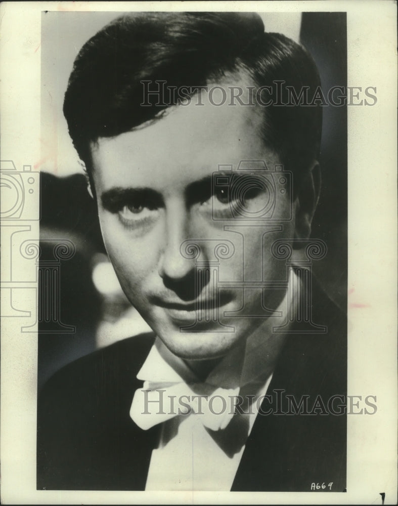 Press Photo Chicago Symphony Piano Soloist Tamas Vasary - mjp37782 - Historic Images