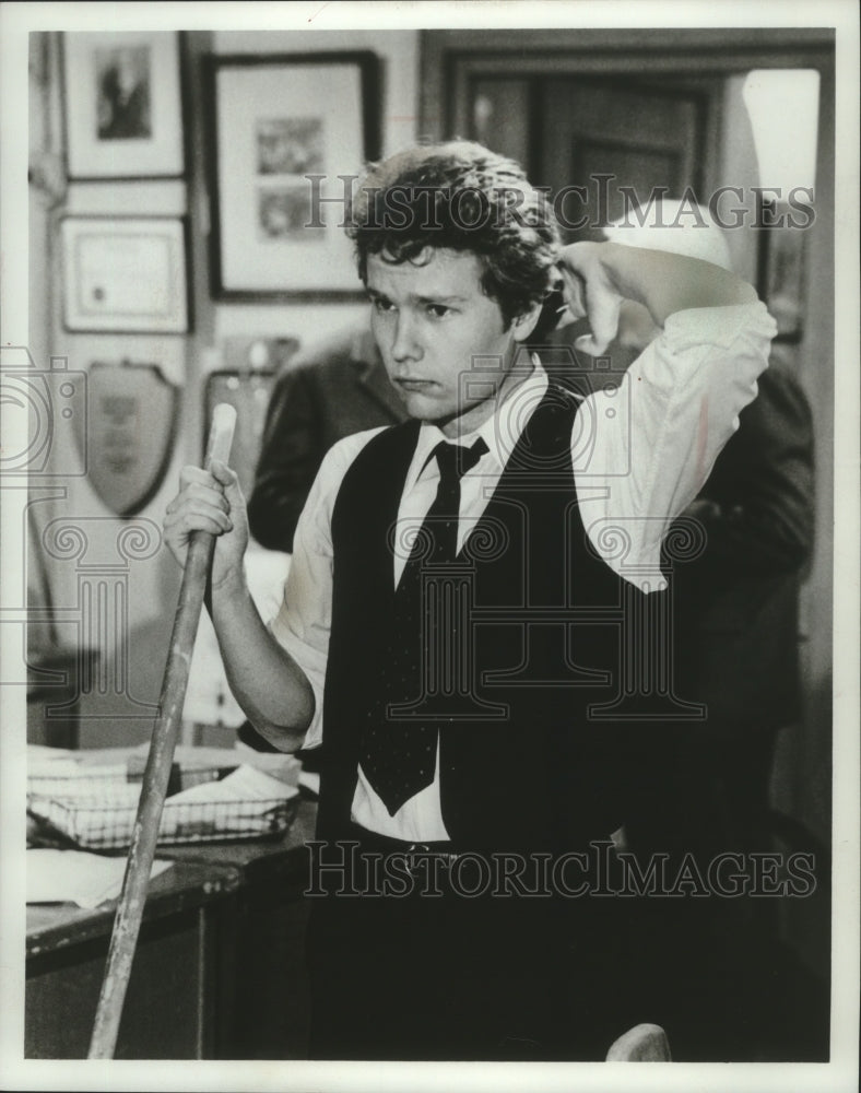 1975 Press Photo John Savage in &quot;The Turning Point of Jim Malloy&quot; - mjp37803-Historic Images