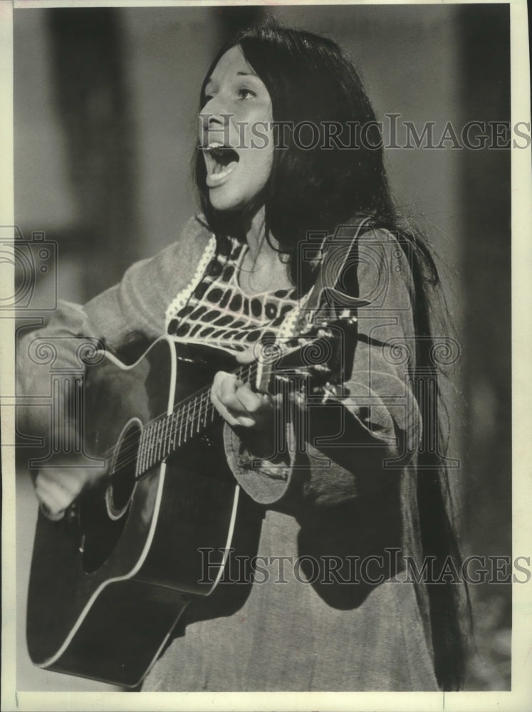 1969 Press Photo Buffy Sainte-Marie, singer - mjp37892 - Historic Images