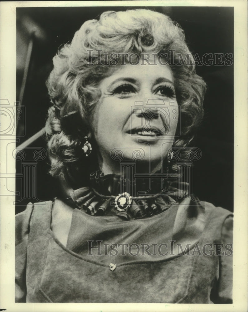 1980, Beverly Sills receives 1980 Gold Baton Award in New York City. - Historic Images