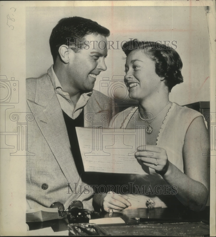 1949, Dick Haymes, Nora Eddington,holds marriage licence, California. - Historic Images