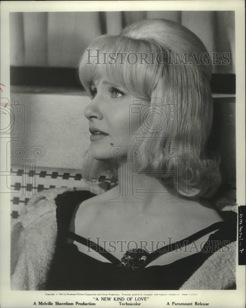 1963 Press Photo Actress Joanne Woodward in "A New Kind Of Love" - Historic Images