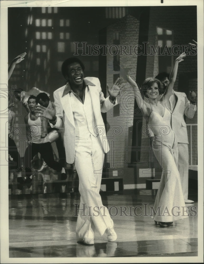 1975 Press Photo Ben Vereen &amp; Liz Torres of &quot;Ben Vereen ... Comin&#39; At Ya&quot; on NBC - Historic Images