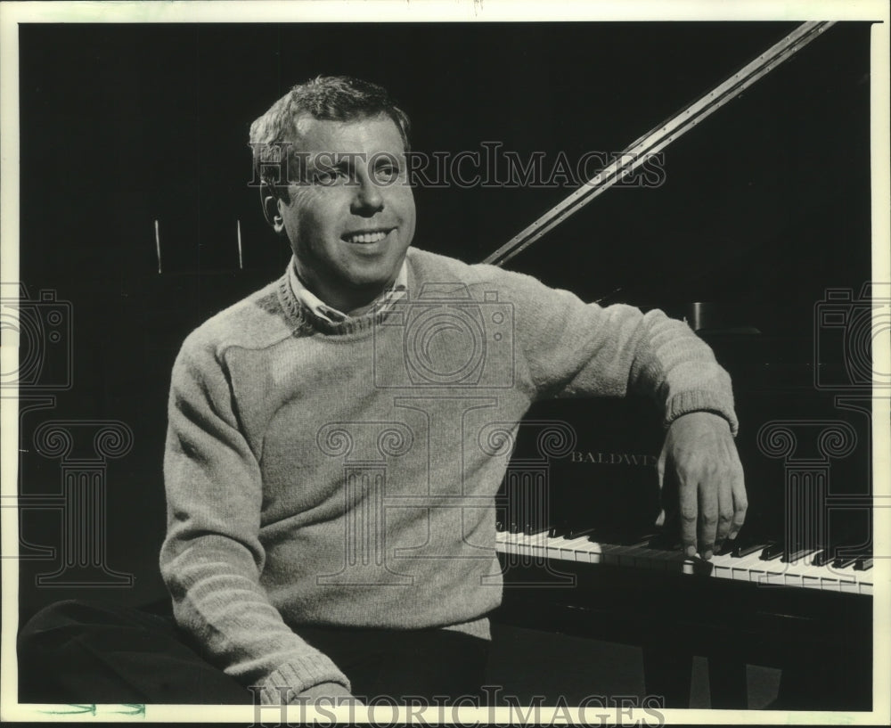 1982 Press Photo Vern Stromberg directs mens choir in Brookfield, Wisconsin - Historic Images