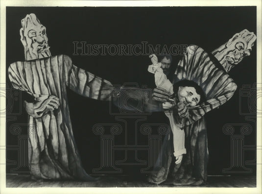 1983 Press Photo A scene from Theatre San Fil's "The Hobbit" at Alverno College - Historic Images