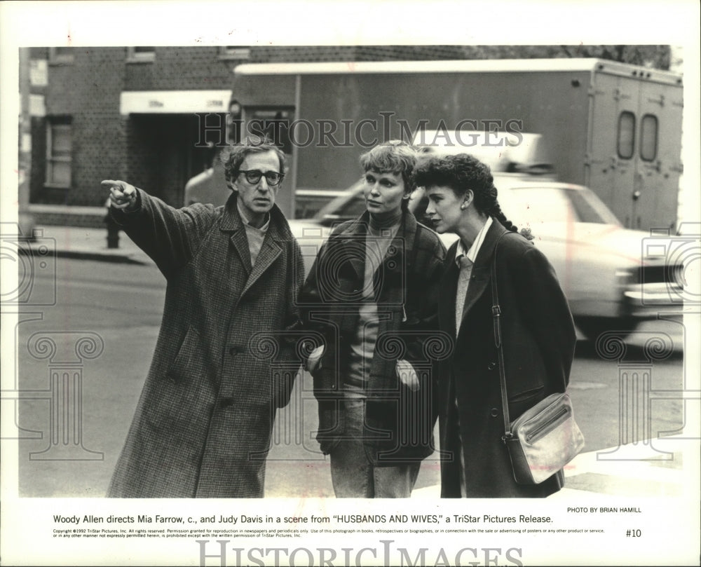 1992 Press Photo Woody Allen, Mia Farrow & Judy Davis on set of Husbands & Wives - Historic Images