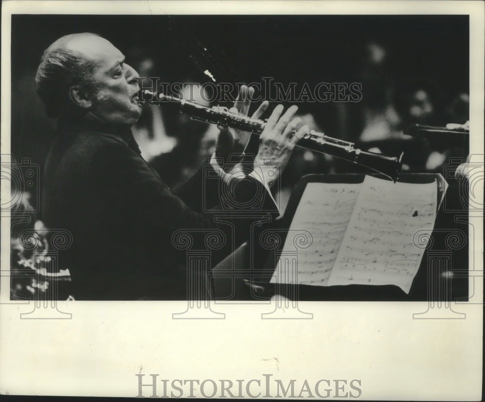1975 Press Photo Woody Herman performs with the Milwaukee Symphony Orchestra. - Historic Images