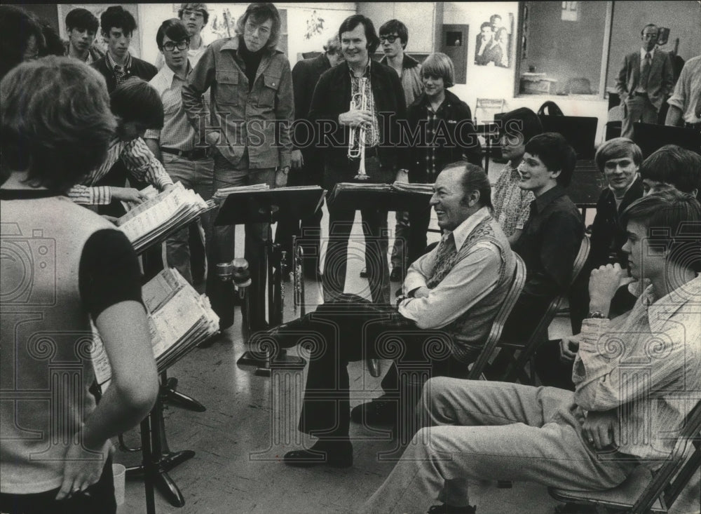 1974 Press Photo Woody Herman and high school musicians - mjp38658 - Historic Images