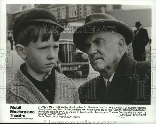 1994 Press Photo Actors Ian Bannen and Graeme Sharp star in "Doctor Finlay" - Historic Images