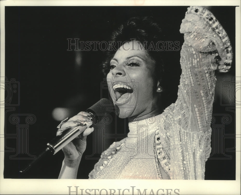 1976, Leslie Uggams at the Pfister&#39;s Crown Room - mjp38703 - Historic Images