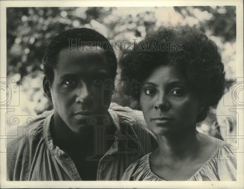 1977 Press Photo Leslie Uggams &amp; Richard Roundtree in &quot;Roots&quot; - mjp38704 - Historic Images