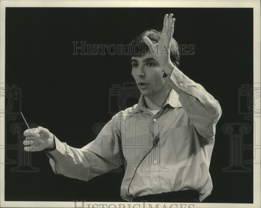 1974 Press Photo Michael Tilson Thomas conducting George Gershwin's music - Historic Images