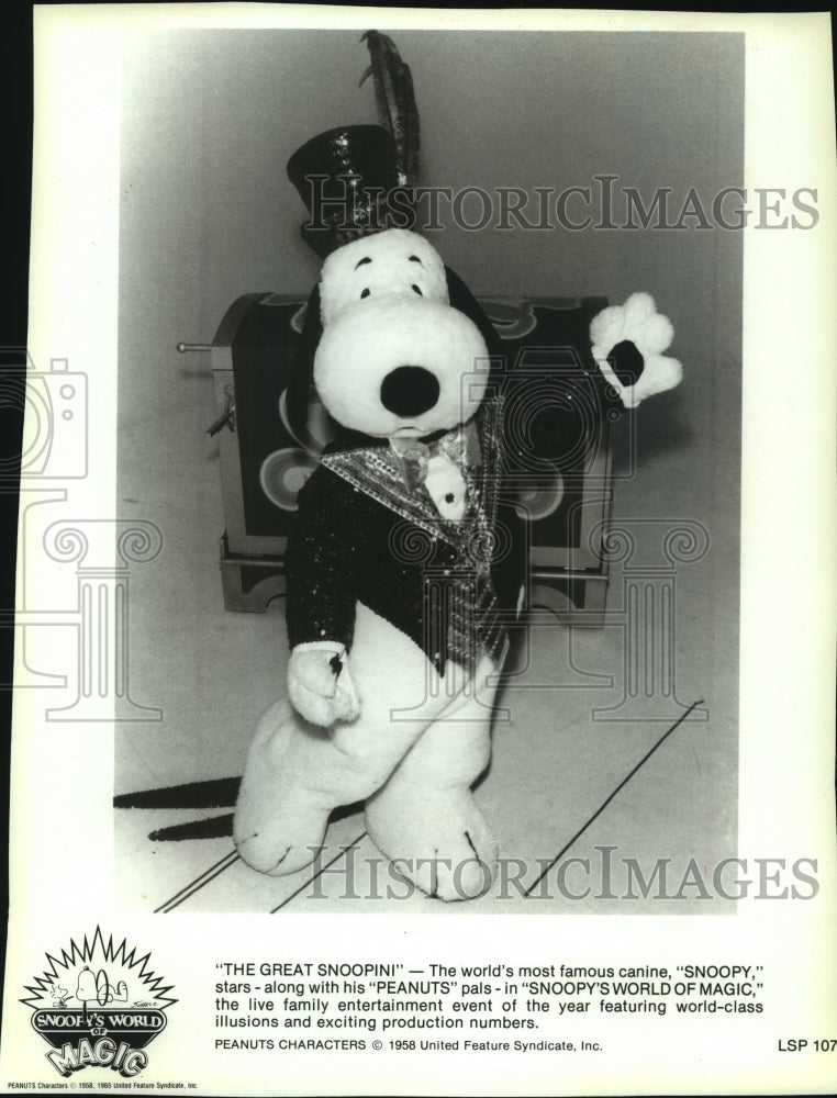 1989, Snoopy stars in &quot;Snoopy&#39;s World of Magic&quot; - mjp38888 - Historic Images