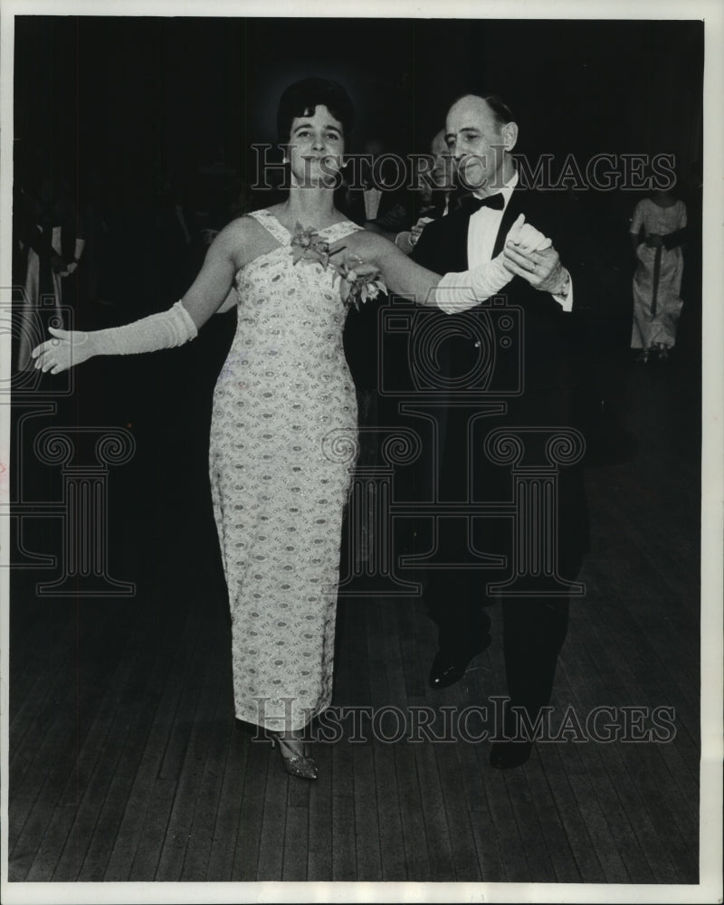 1966 Press Photo Halina Sloniowska, Polish Soprano &amp; Dr. A. Markuszewicz dancing - Historic Images