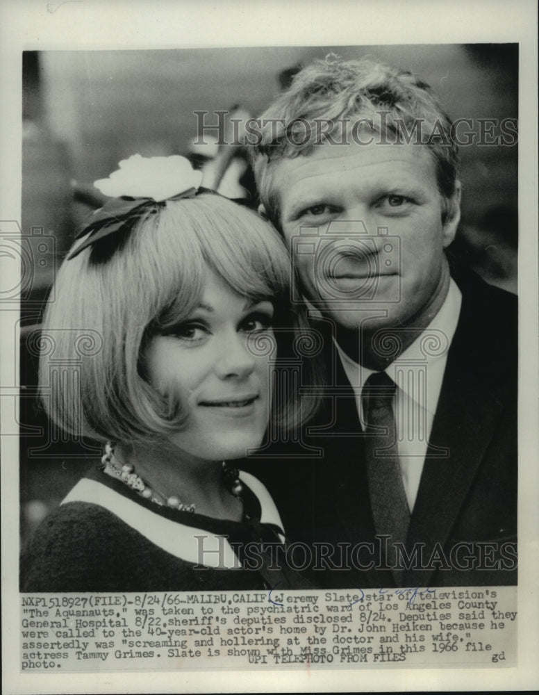 1966 Press Photo Jeremy Slate With Wife Tammy Grimes In Malibu, California - Historic Images