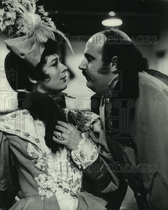 1971 Press Photo Jeffrey Tambor And Co-Star In 'Cat Among The Pigeons' At PAC - Historic Images