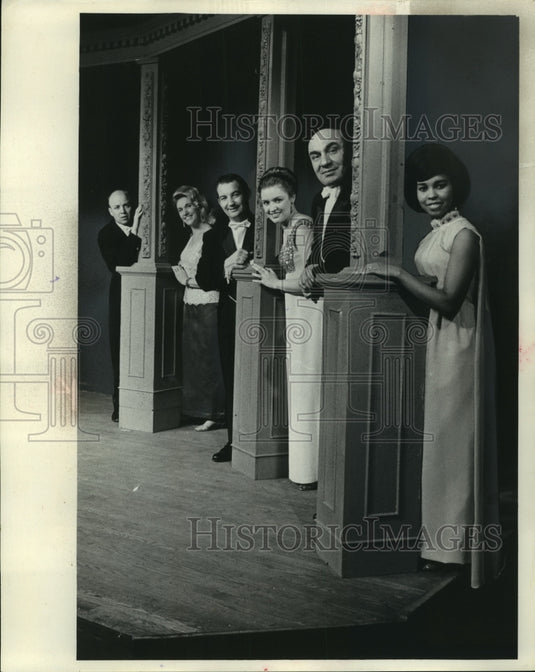 1967, Skylight Theater actors to be seen in "Cosi fan tutte" - Historic Images
