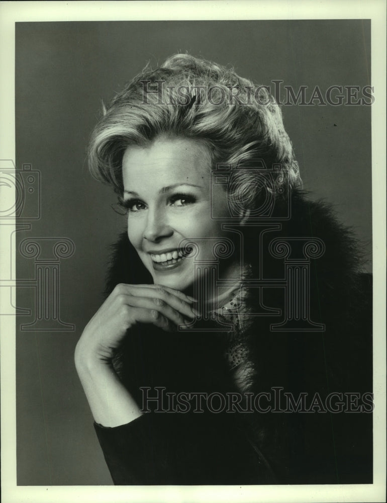 1976, Laraine Stephens stars in the ABC series Matt Helm - mjp39383 - Historic Images