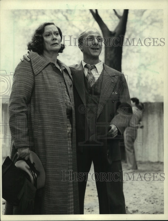 Press Photo Dustin Hoffman & Kate Reid star in "Death of a Salesman" on CBS-TV - Historic Images
