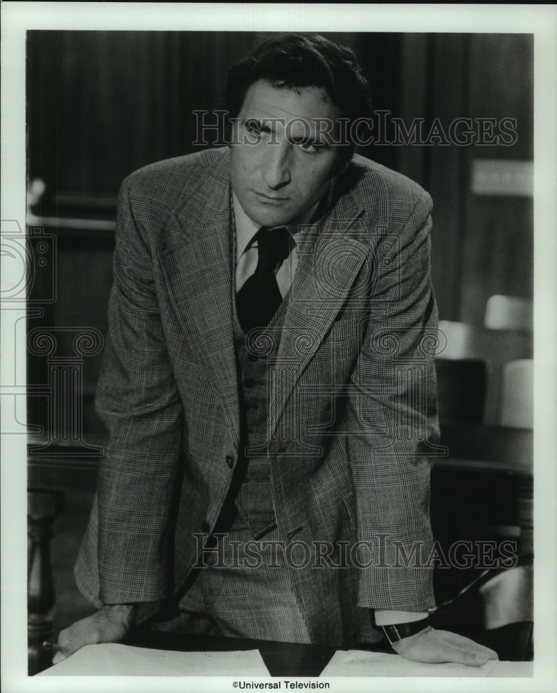 1975 Press Photo Actor Judd Hirsch, portrays a lawyer in &quot;The Law&quot; mini-series- Historic Images