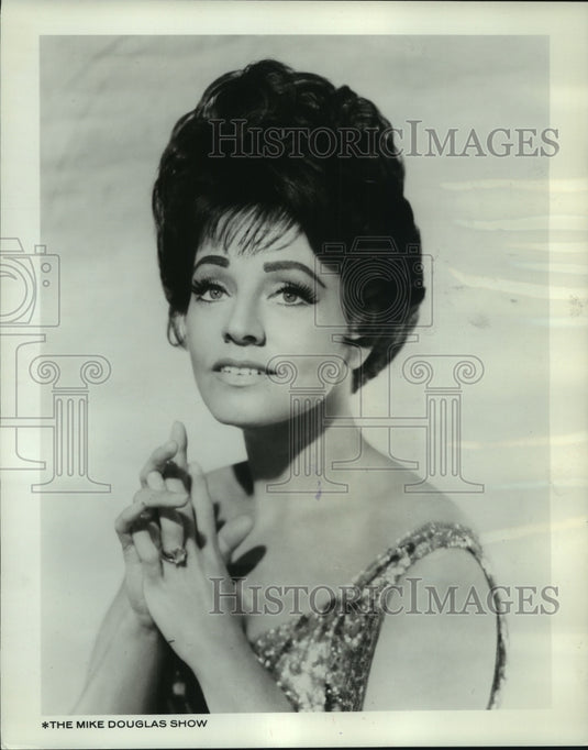 1966, Songstress Kay Starr co-hosts "The Mike Douglas Show" - Historic Images