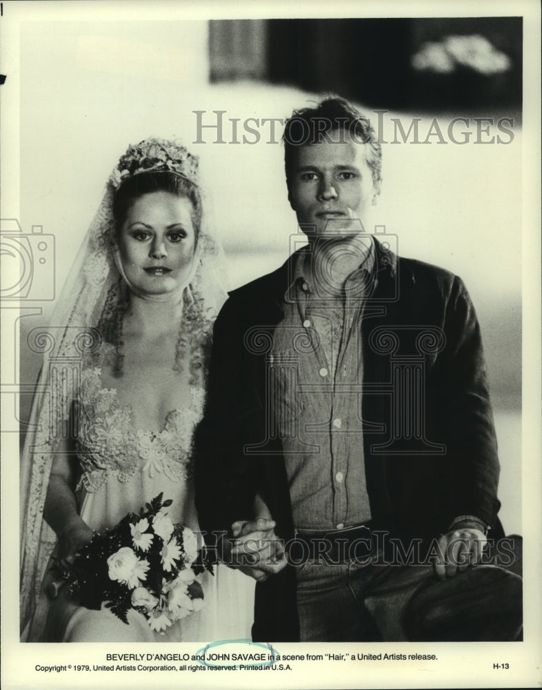 1979 Press Photo Actors Beverly D'Angelo and John Savage in scene from "Hair" - Historic Images