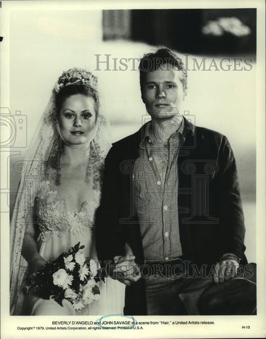 1979 Press Photo Actors Beverly D'Angelo and John Savage in scene from "Hair" - Historic Images