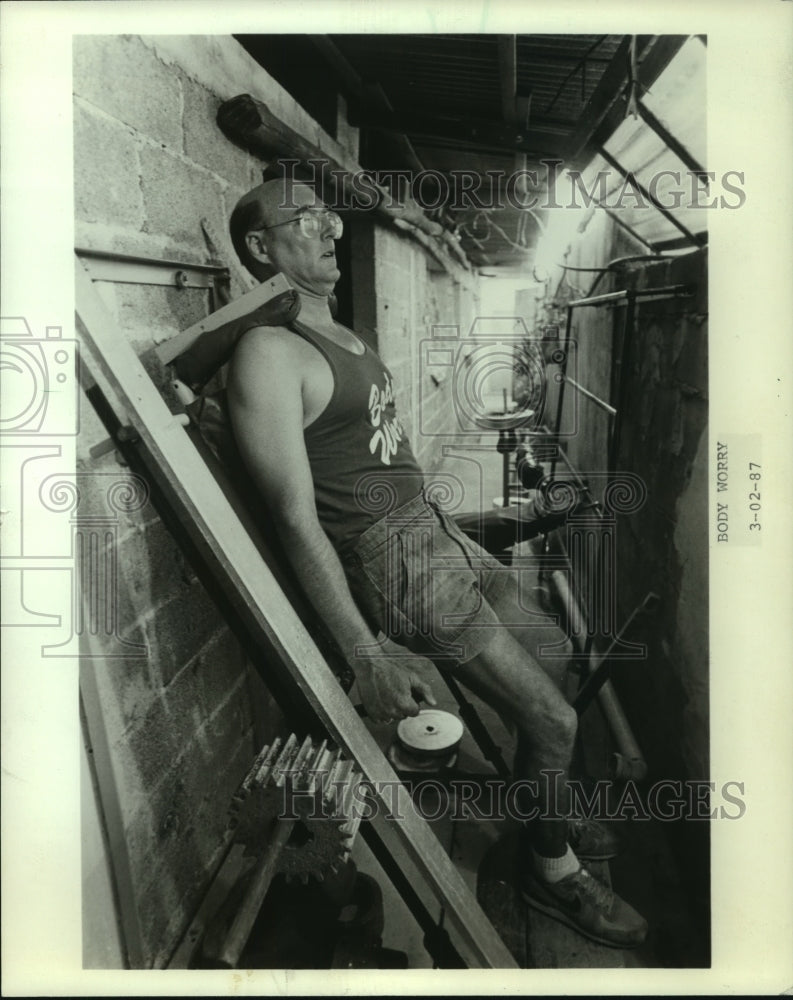 1987 Remar Sutton worked out at Gimnasio Yanez in Mexico - Historic Images