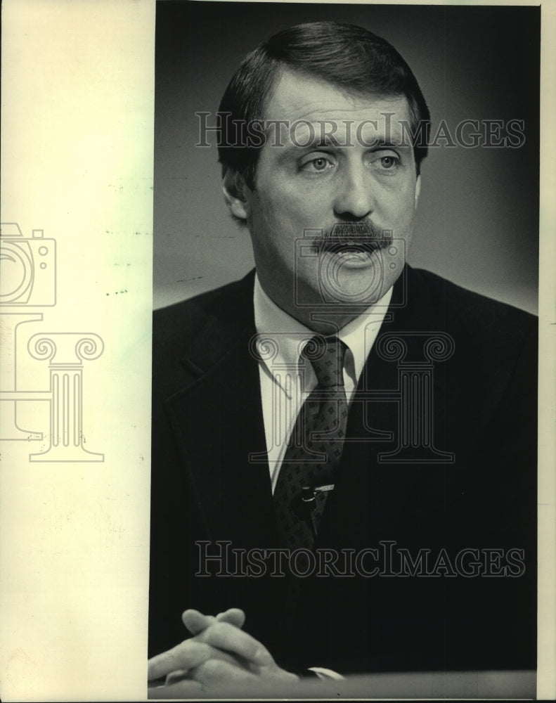 1985 Press Photo TV sports caster Tom Sutton, Channel 12 sports - mjp39744 - Historic Images